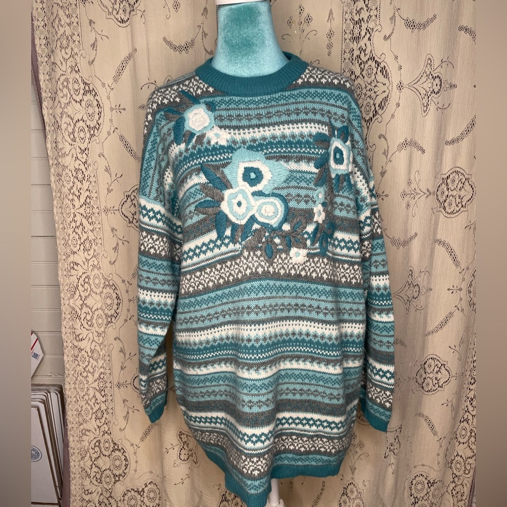 Maggie Lawrence: vintage 90s knit with floral details